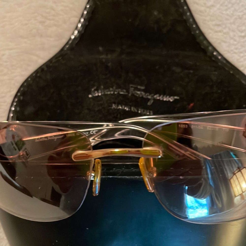 Women’s glamour shades. Y Salvatore Ferragamo, made in Italy.